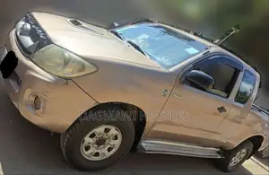 Photo - Toyota Hilux 2011 Brown