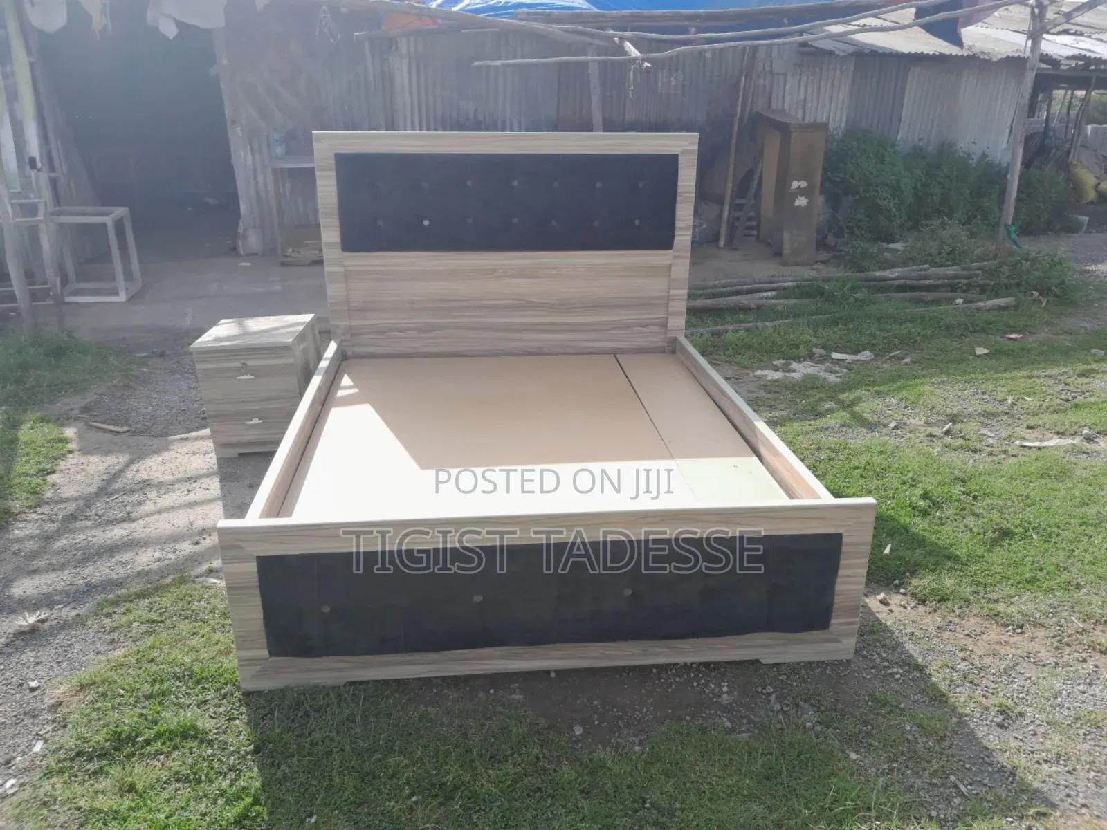 አልጋ 150 ሳሜ ከ አንድ ኮመዲኖ ጋር ከውበት በላይ ጥንካሬው ይደውሉ ይዘዙ