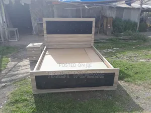 አልጋ 150 ሳሜ ከ አንድ ኮመዲኖ ጋር ከውበት በላይ ጥንካሬው ይደውሉ ይዘዙ