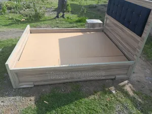 አልጋ 150 ሳሜ ከ አንድ ኮመዲኖ ጋር ከውበት በላይ ጥንካሬው ይደውሉ ይዘዙ