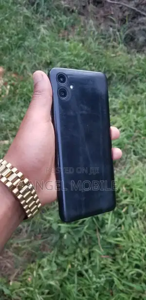 Photo - Samsung Galaxy A04e 32 GB Black