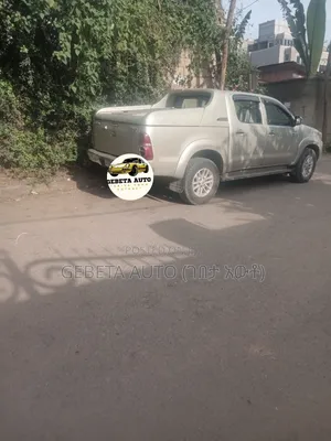 Toyota Hilux 2013 Silver