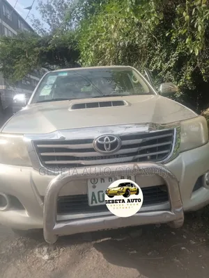 Toyota Hilux 2013 Silver