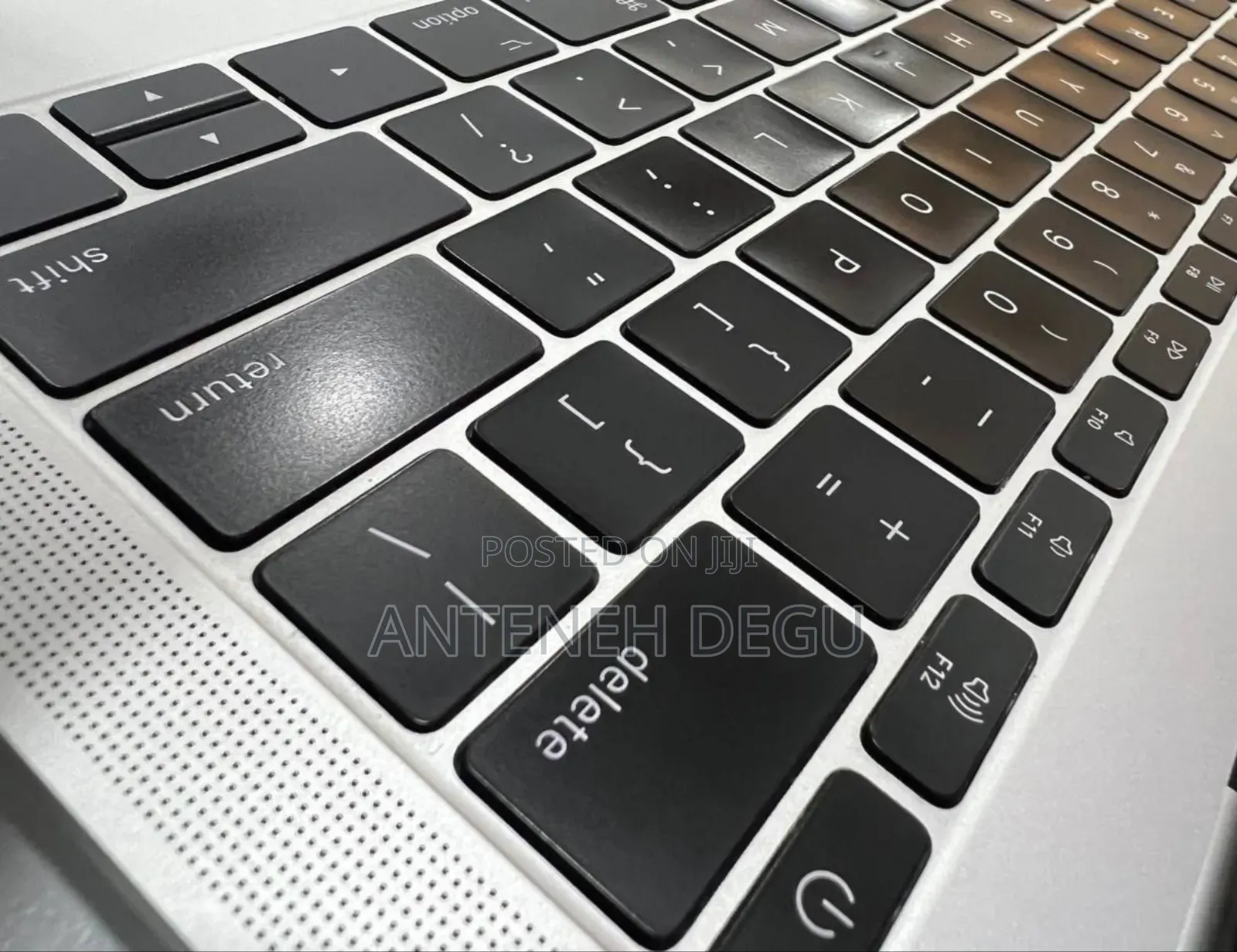 New Laptop Apple MacBook Pro 2017 8GB Intel Core I5 SSD 256GB