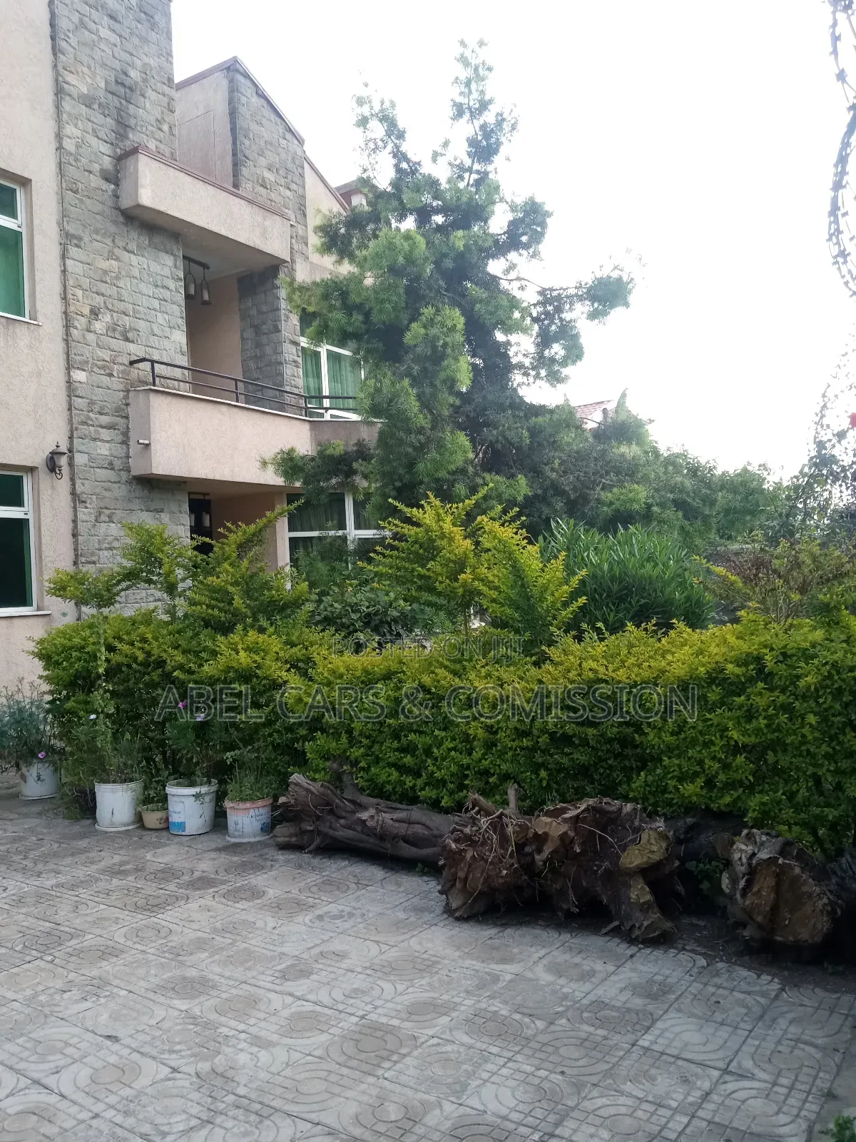 3bdrm Mansion in Yeka for sale