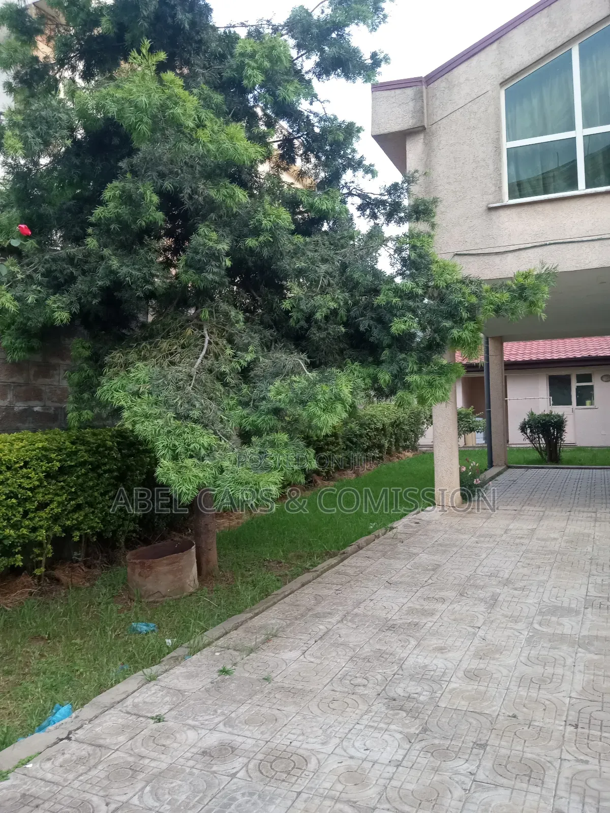 3bdrm Mansion in Yeka for sale
