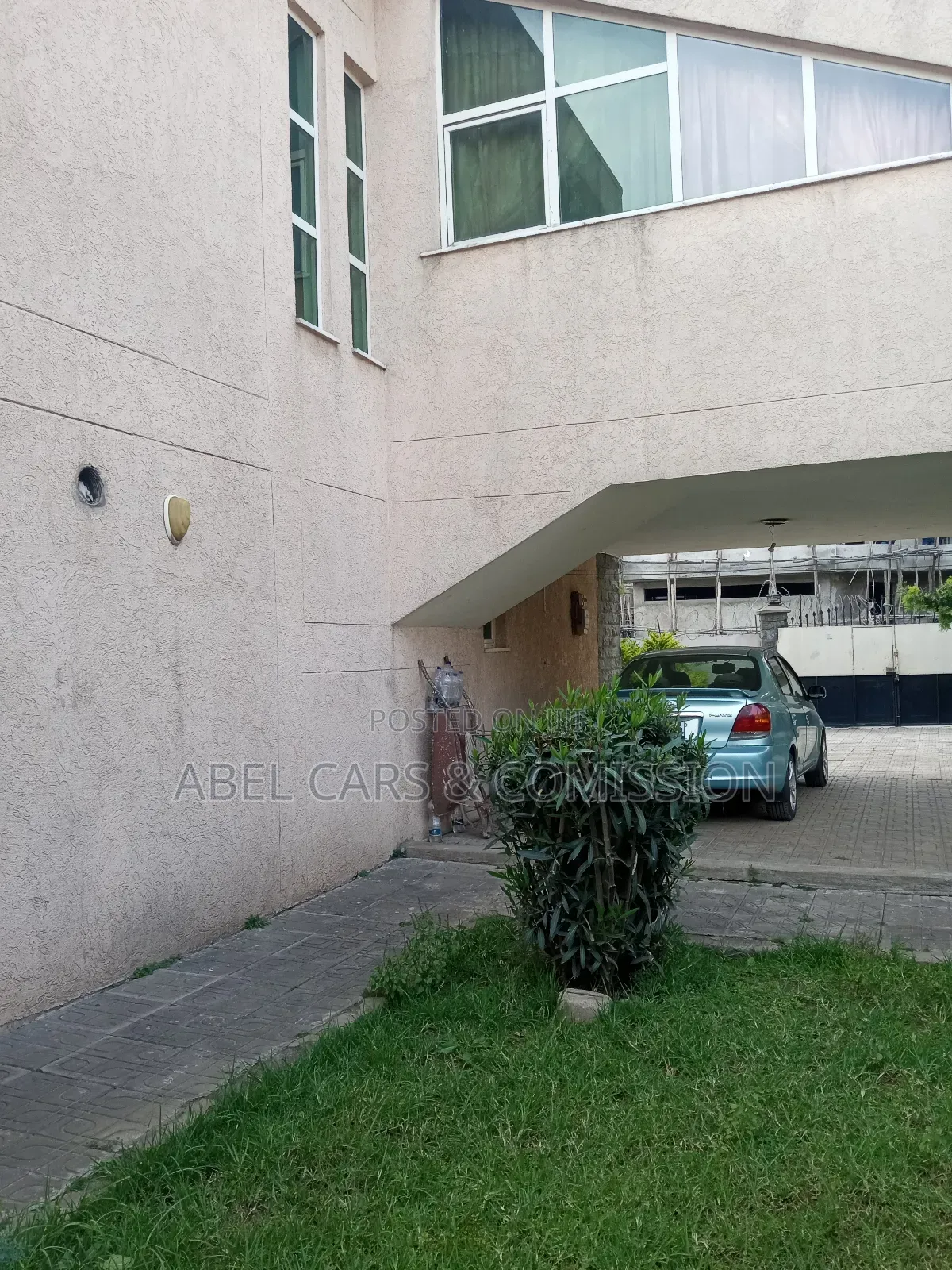 3bdrm Mansion in Yeka for sale