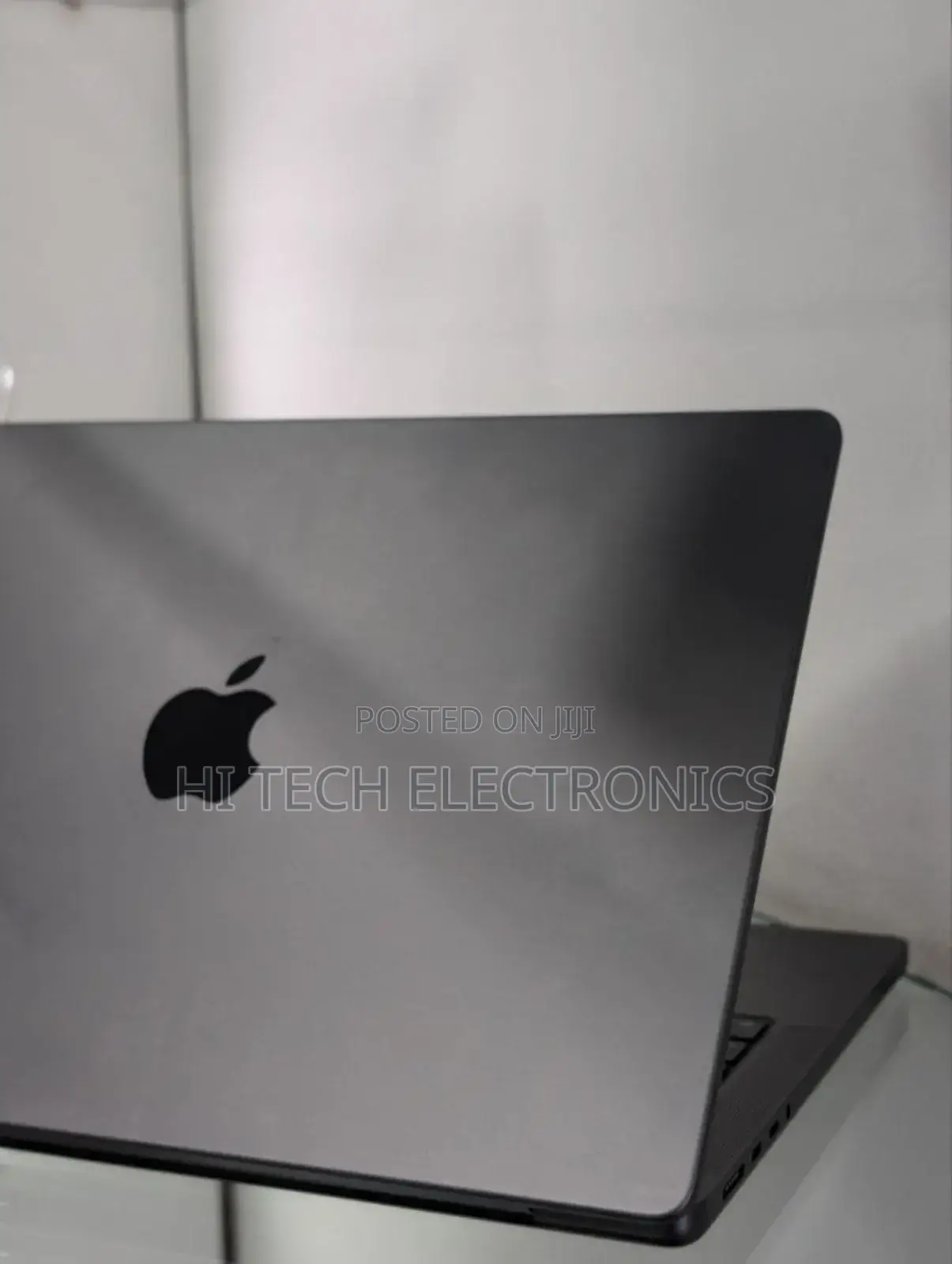 New Laptop Apple MacBook Pro 2023 M3 14-Inch 18GB Apple M3 SSD 512GB