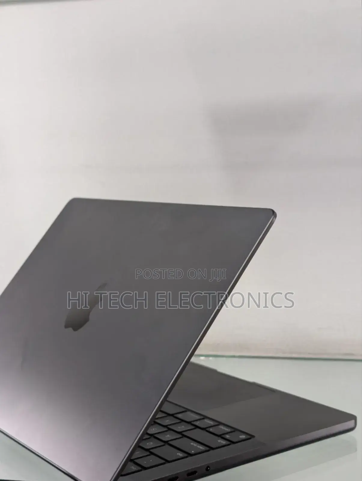 New Laptop Apple MacBook Pro 2023 M3 14-Inch 18GB Apple M3 SSD 512GB