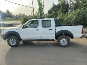 Nissan NP300 2400i Hi-Rider Double Cab 2010 White
