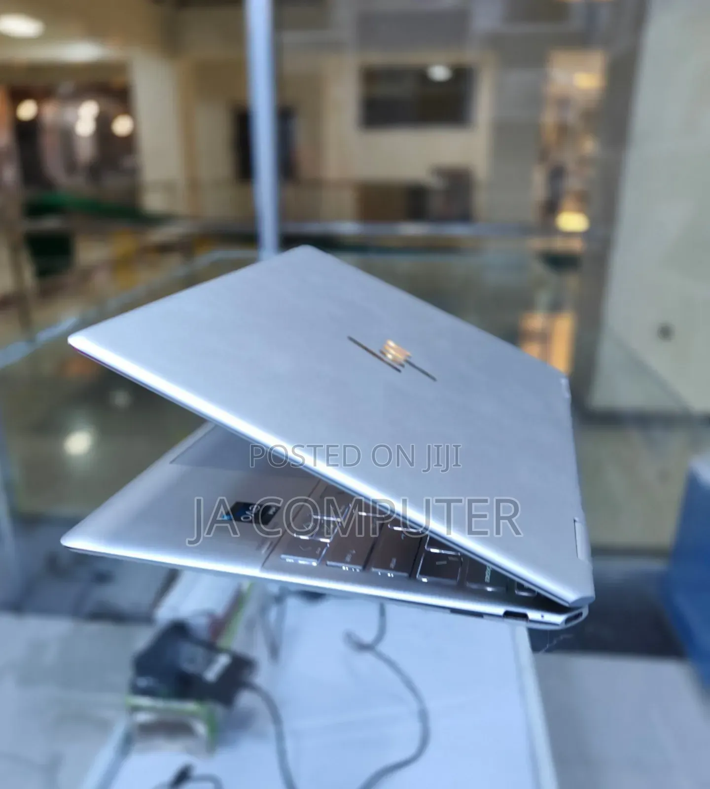 New Laptop HP Spectre 8GB Intel Core I5 SSD 512GB