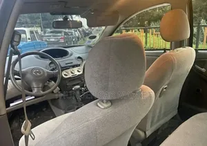 Toyota Platz 2005 Red