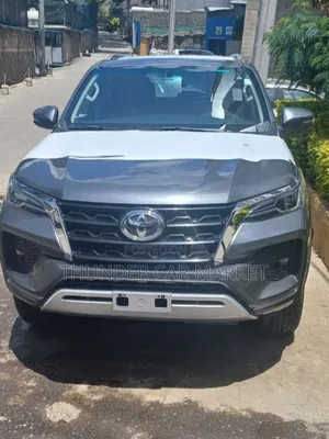 Photo - New Toyota Fortuner 2022 Silver
