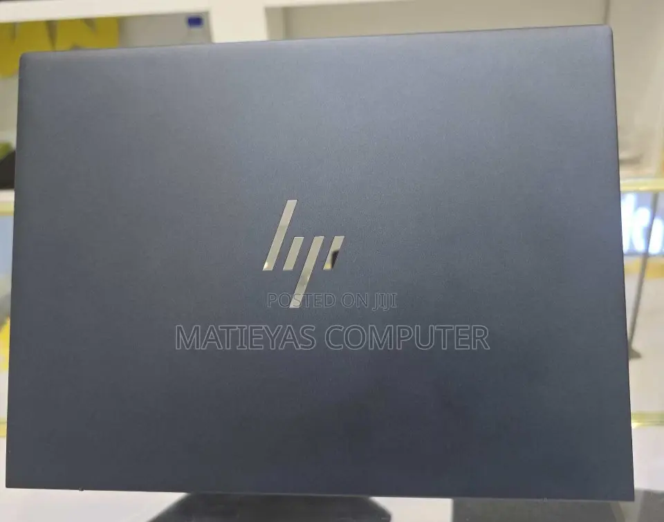 New Laptop HP Dragonfly G4 16GB Intel Core I7 SSD 512GB