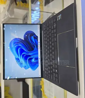 New Laptop HP Dragonfly G4 16GB Intel Core I7 SSD 512GB