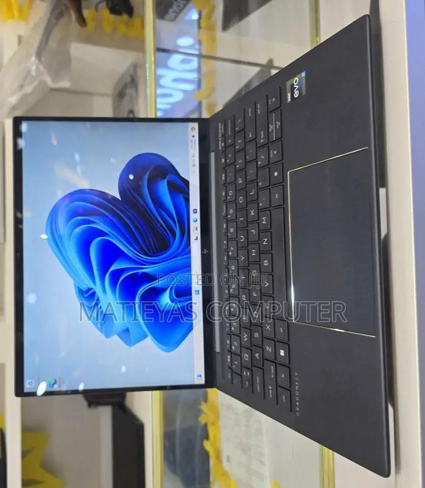 New Laptop HP Dragonfly G4 16GB Intel Core I7 SSD 512GB