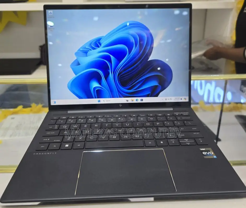 New Laptop HP Dragonfly G4 16GB Intel Core I7 SSD 512GB