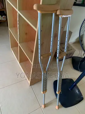 Photo - Aluminum Crutches ፭₵ Crutches፪``Crutches፱√Crutches፲₵Cranch
