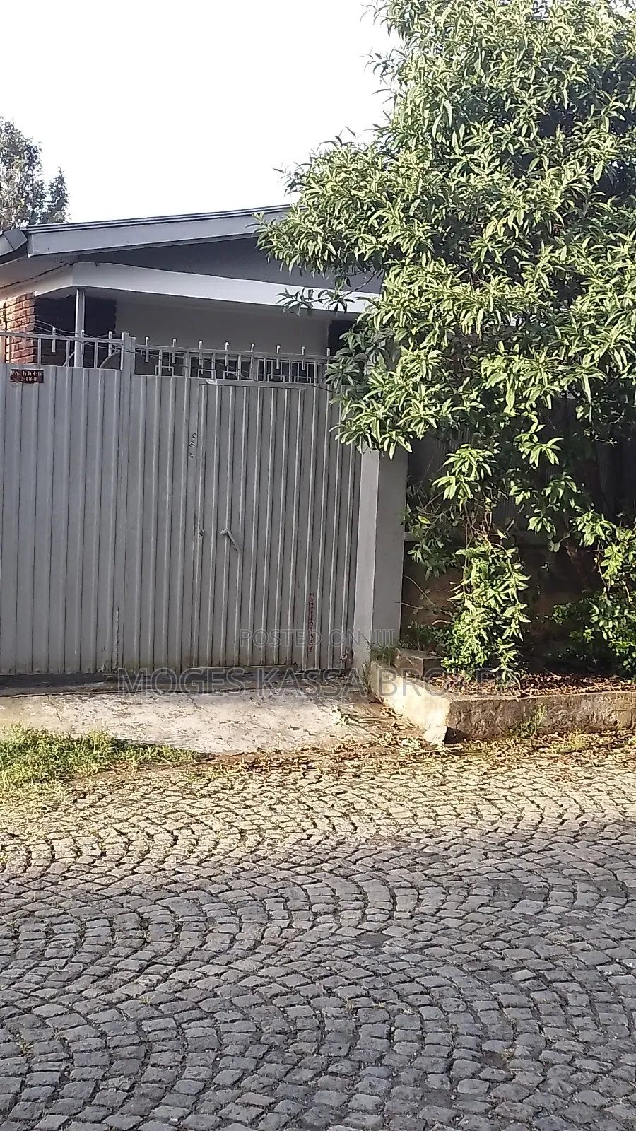 Furnished 4bdrm Villa in አያት የሚሸጥ 300 ካሬ ነባር, Yeka for sale