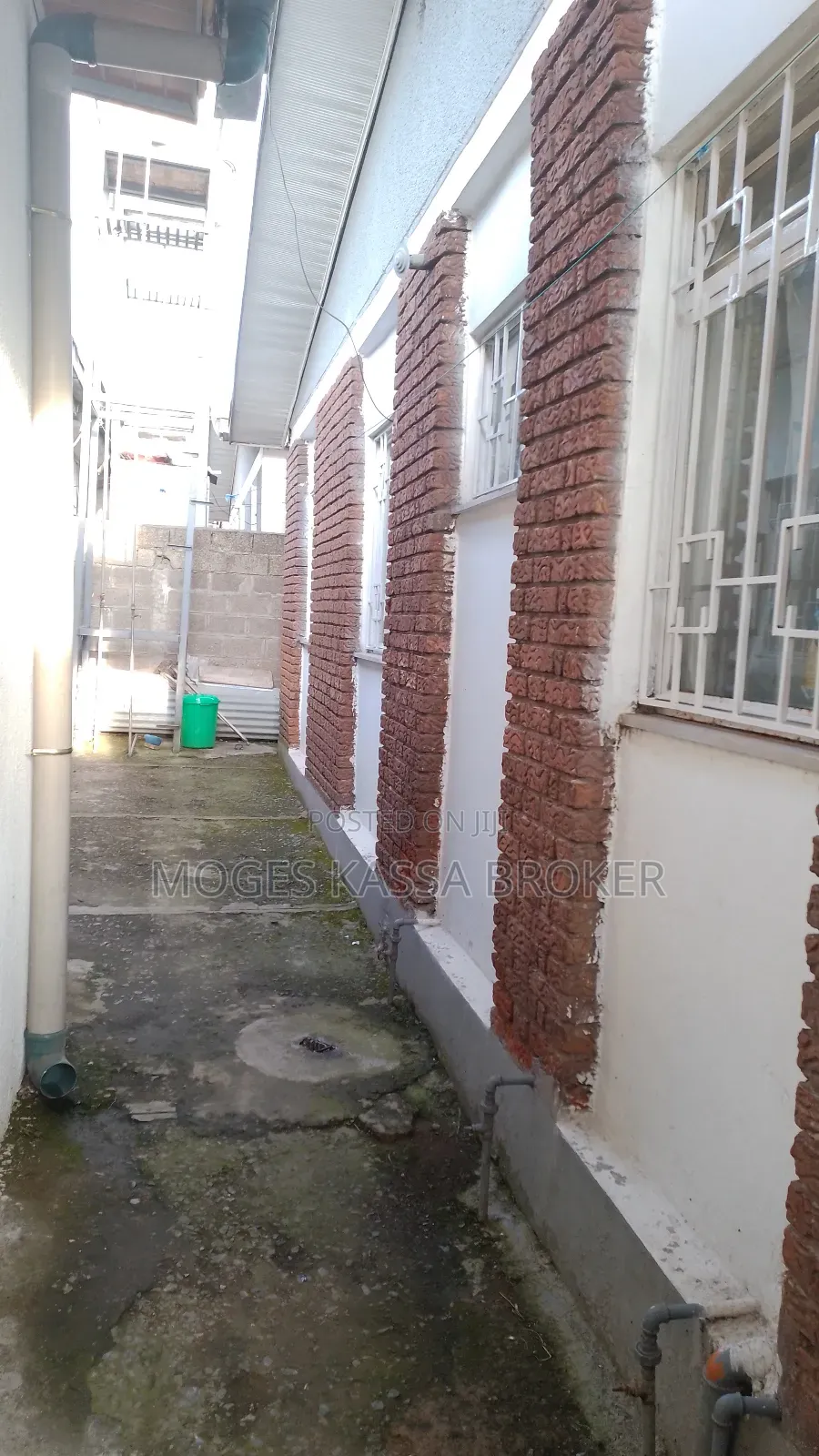 Furnished 4bdrm Villa in አያት የሚሸጥ 300 ካሬ ነባር, Yeka for sale