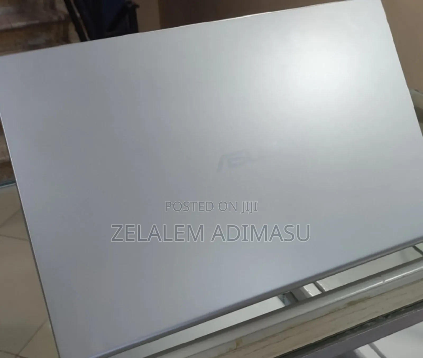 New Laptop Asus VivoBook W202 8GB Intel Core I7 SSD 512GB