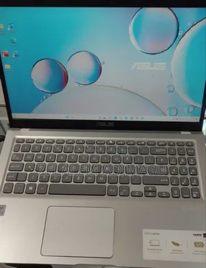 New Laptop Asus VivoBook W202 8GB Intel Core I7 SSD 512GB