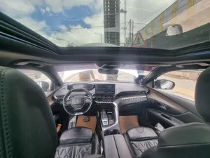 Peugeot 5008 2021 White