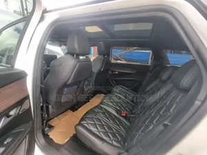 Peugeot 5008 2021 White