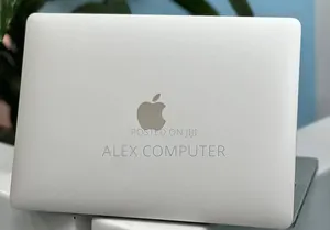 New Laptop Apple MacBook Pro 2020 M1 8GB Intel Core I5 SSD 256GB