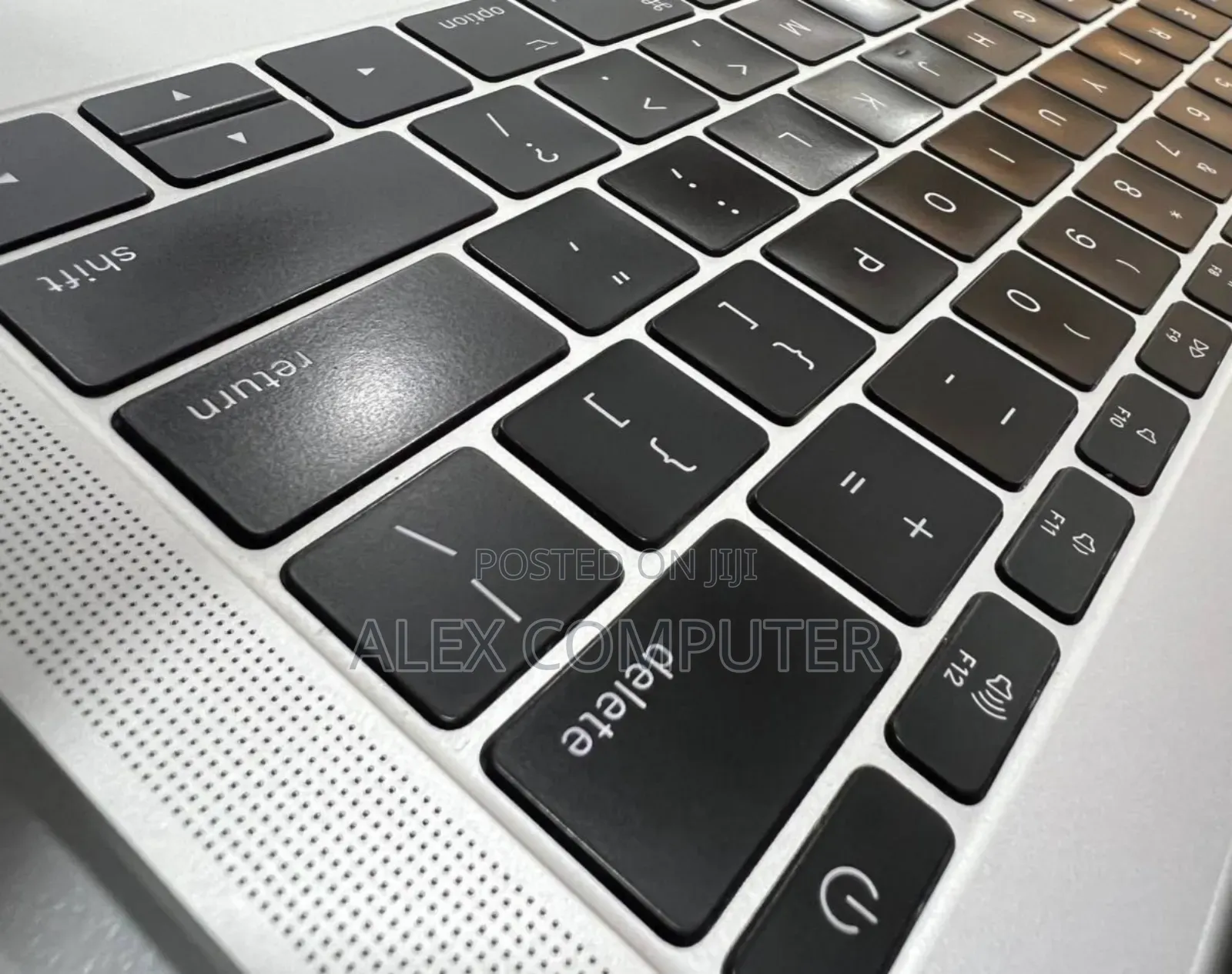 New Laptop Apple MacBook Pro 2020 M1 8GB Intel Core I5 SSD 256GB