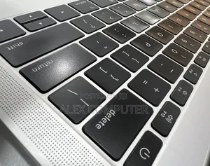 New Laptop Apple MacBook Pro 2020 M1 8GB Intel Core I5 SSD 256GB