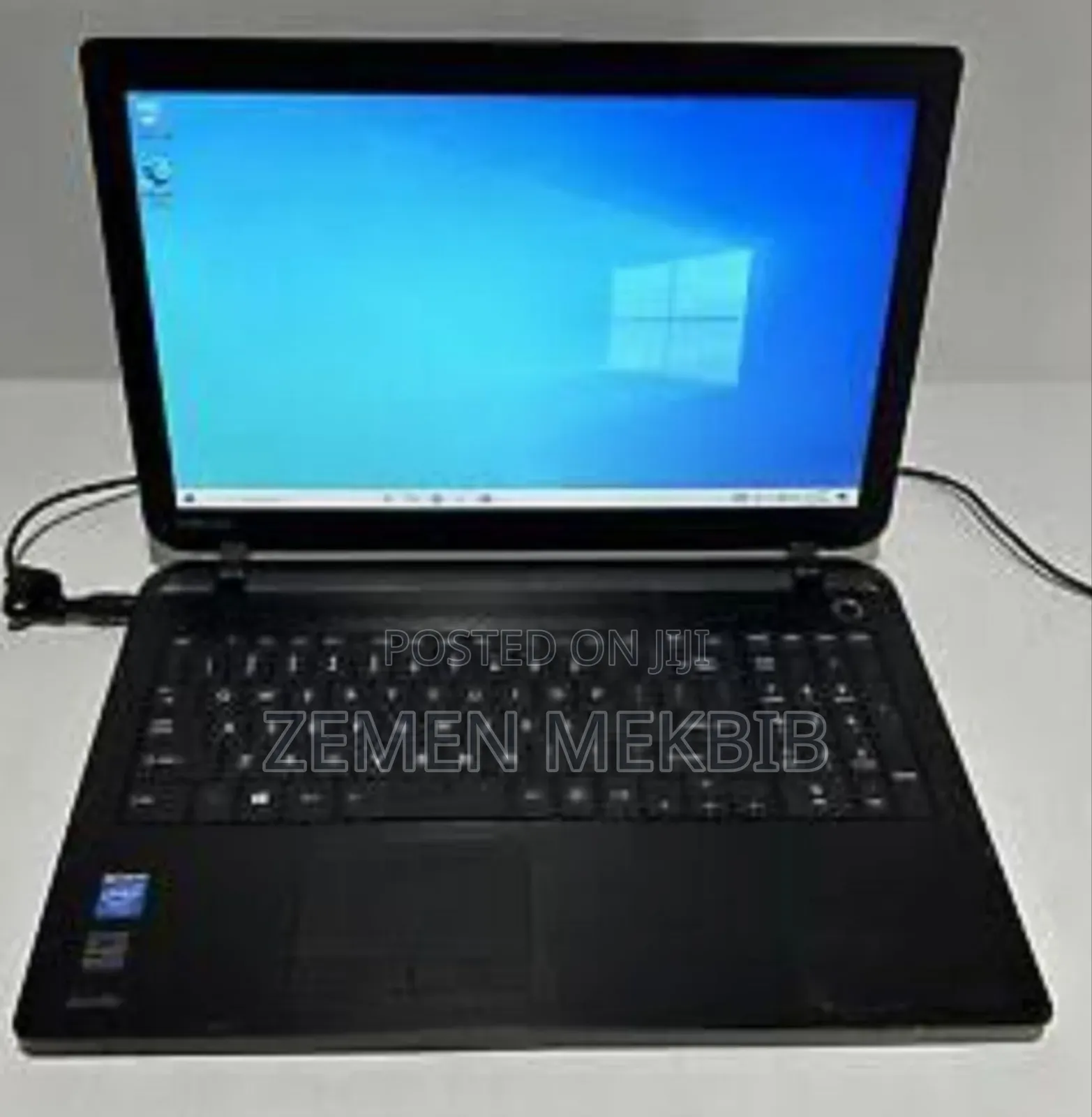 Laptop Toshiba Satellite C55 4GB Intel Xeon HDD 140GB