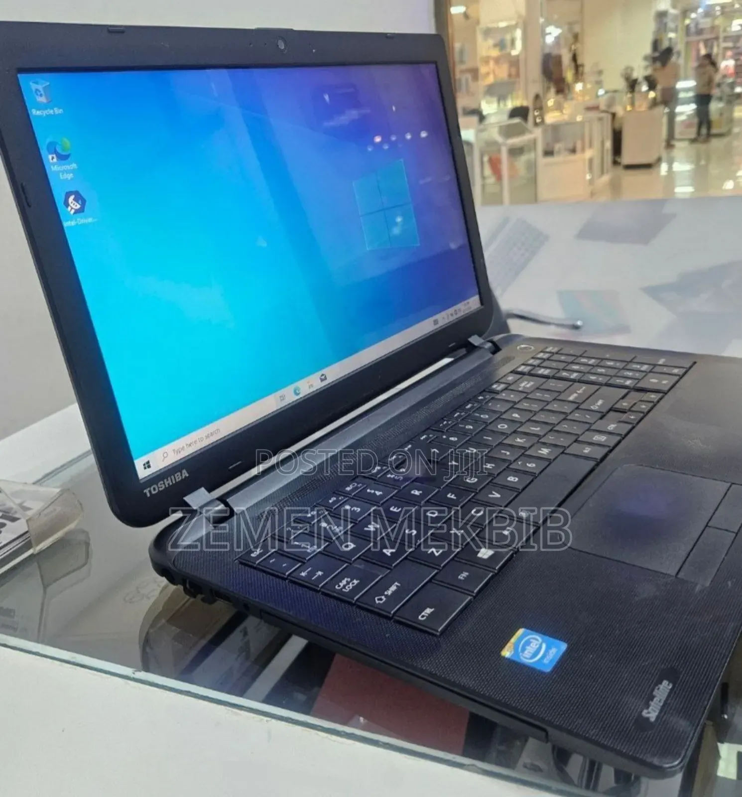 Laptop Toshiba Satellite C55 4GB Intel Xeon HDD 140GB