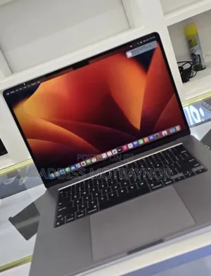 Photo - New Laptop Apple MacBook Air 2022 M2 8GB Intel Core I5 SSD 256GB