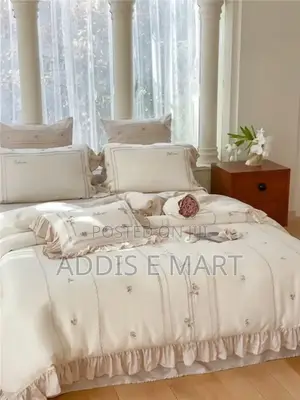 Seven (7) PCS Comforter Set በጣም ውበት ያለው እና ደስ የሚል ሙቀት የሚፈጥር