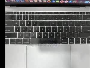 New Laptop Apple MacBook 2017 8GB Intel Core I5 SSD 256GB