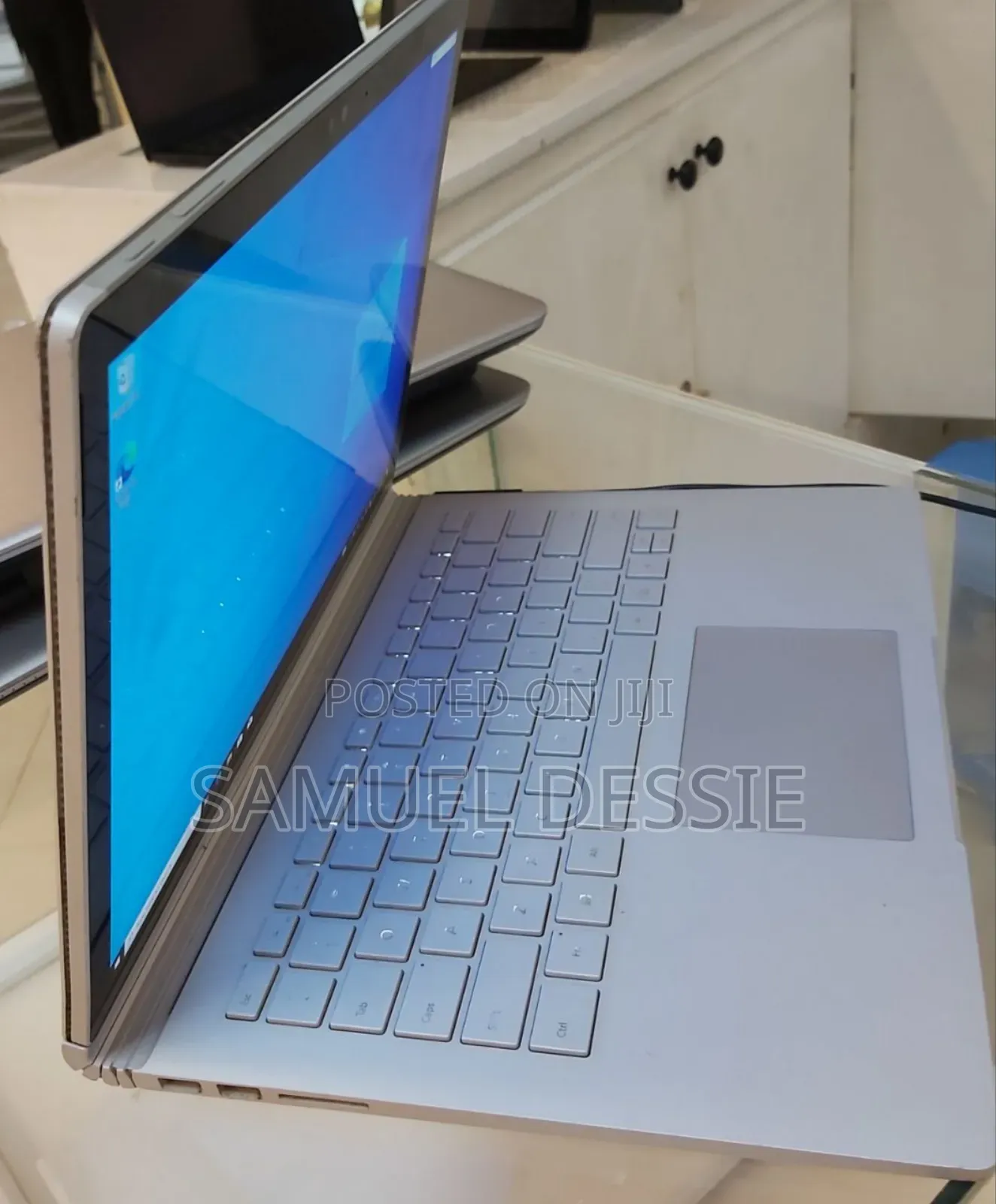 New Laptop Microsoft Surface 8GB Intel Core I5 SSD 256GB
