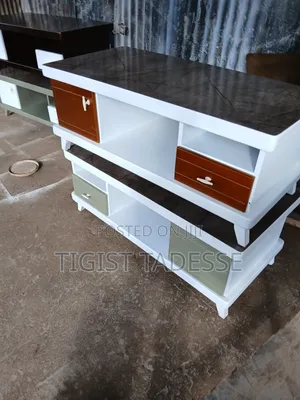 Table ጥንቅቅ ብሎ የተሠራ ፅድት ያለ 60*120cm