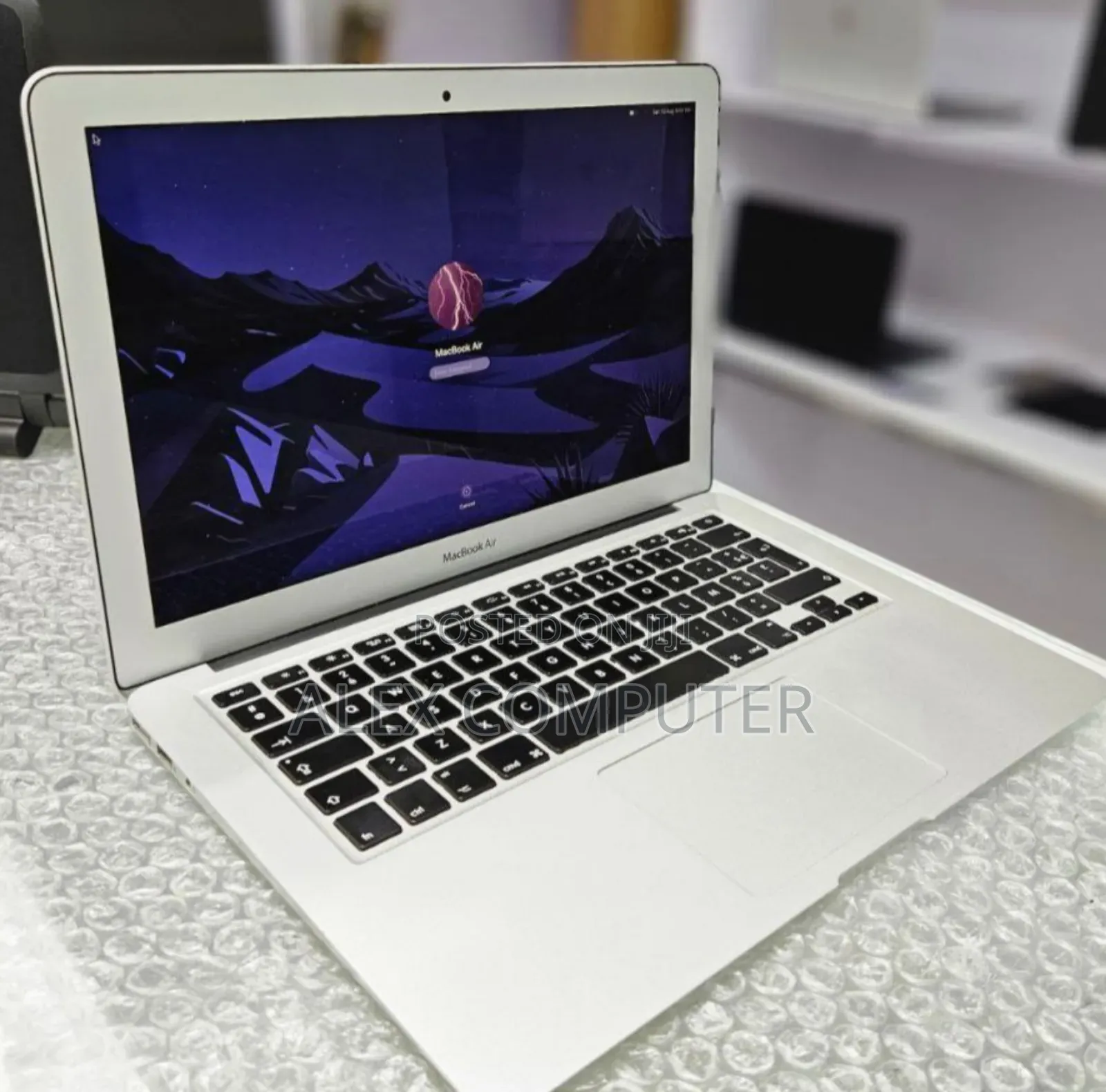 New Laptop Apple MacBook Air 2014 8GB Intel Core I7 SSD 256GB