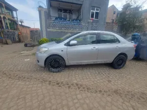 Toyota Yaris 2010 Silver