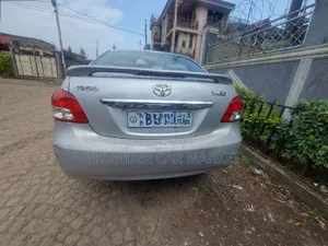 Toyota Yaris 2010 Silver