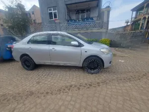 Toyota Yaris 2010 Silver