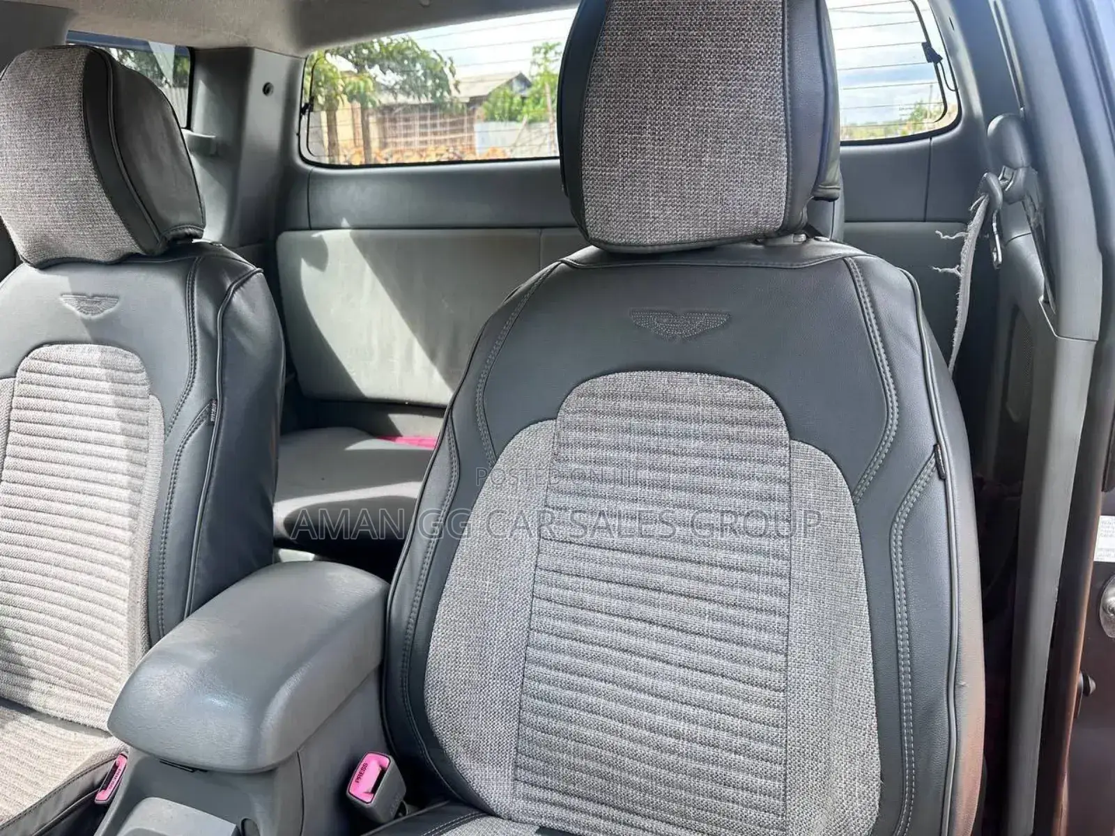 Toyota HiAce 2011 White