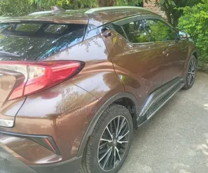 Photo - Toyota C-HR 2018 Burgundy