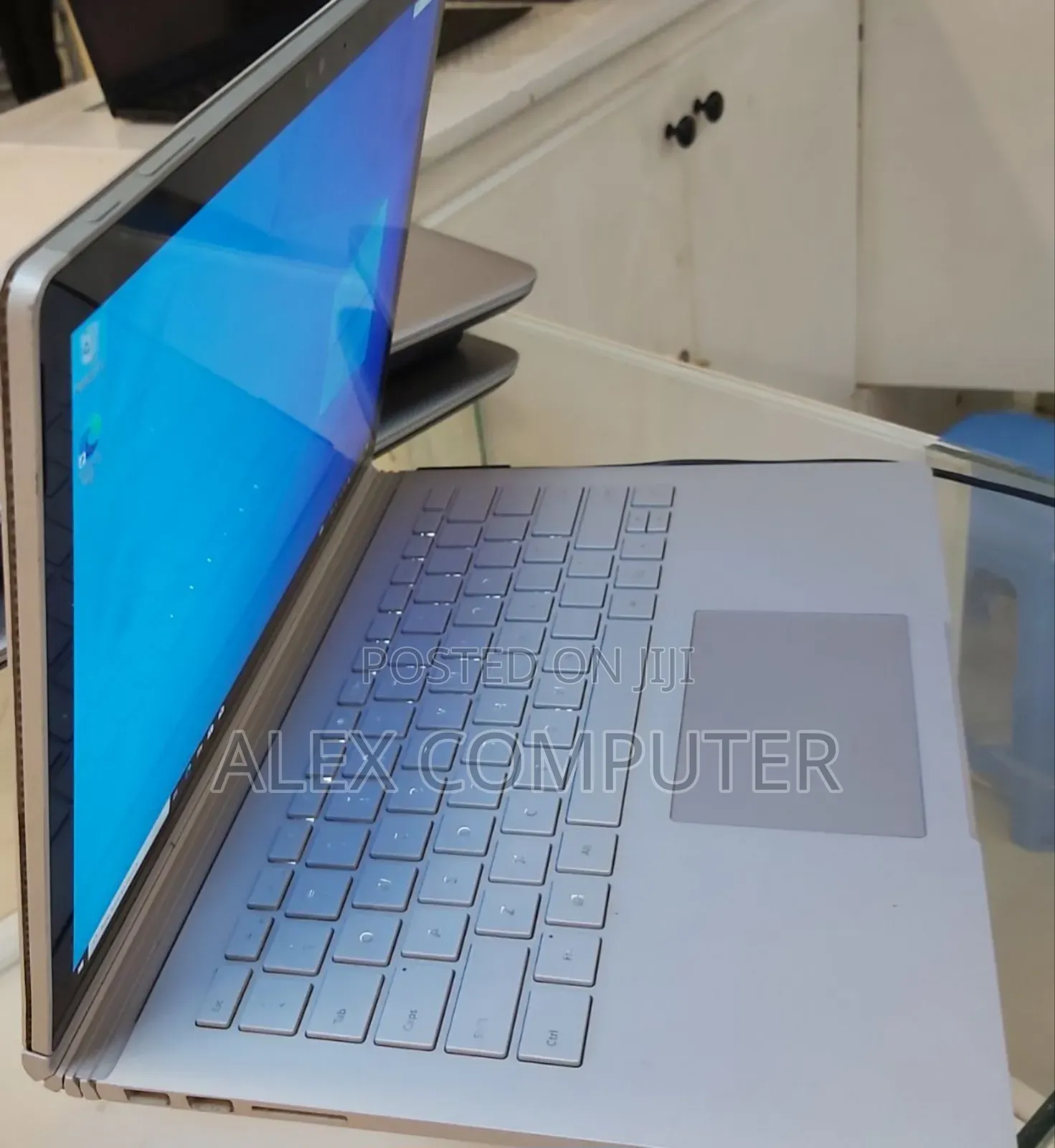 New Laptop Microsoft Surface 8GB Intel Core I5 SSD 256GB