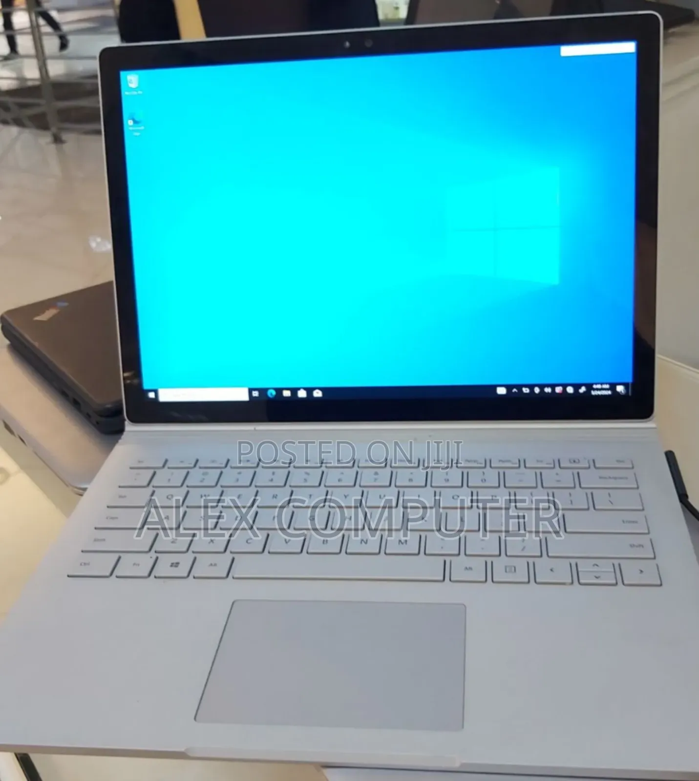 New Laptop Microsoft Surface 8GB Intel Core I5 SSD 256GB