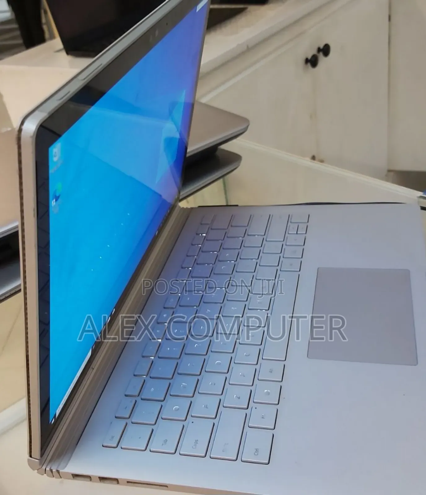 New Laptop Microsoft Surface 8GB Intel Core I5 SSD 256GB