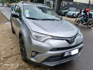 Photo - Toyota RAV4 2018 Silver