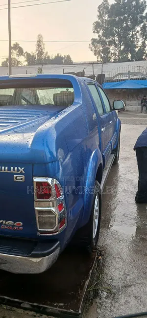 Toyota Hilux 2015 Blue