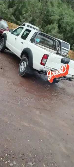 Nissan NP300 2010 Ivory